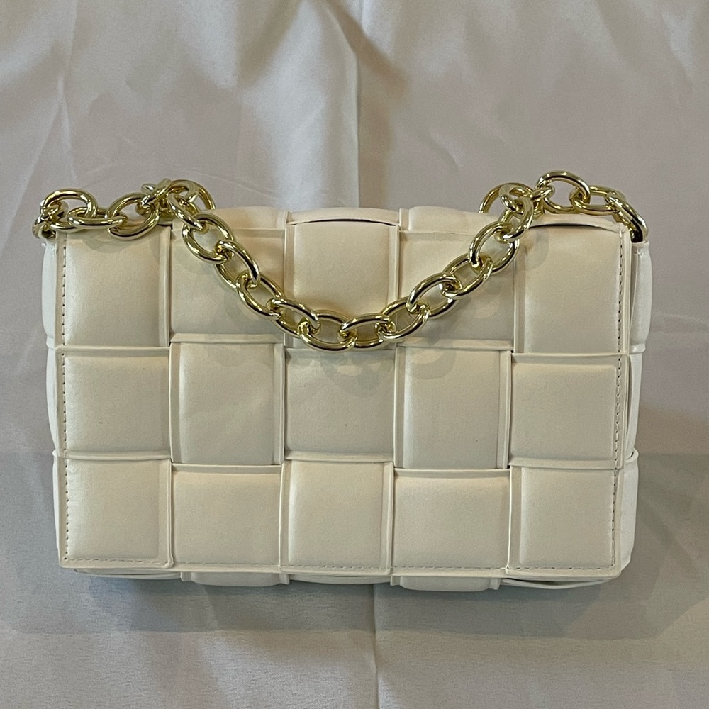 White weave handbag with gold chain hardware